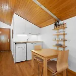 Saturne 603 Sur La Place Du Village A Appartement *