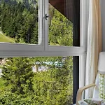 Saturne 603 Sur La Place Du Village A Appartement *