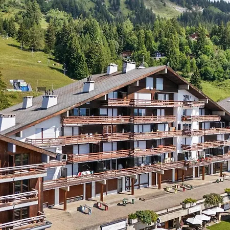 Saturne 603 Sur La Place Du Village A Appartement