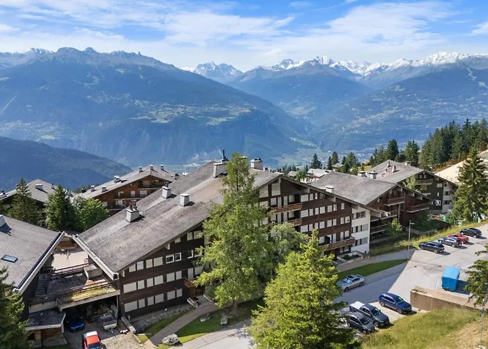 Saturne 603 Sur La Place Du Village A