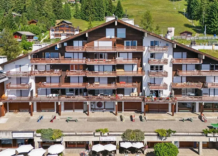 Saturne 603 Sur La Place Du Village A Apartment *