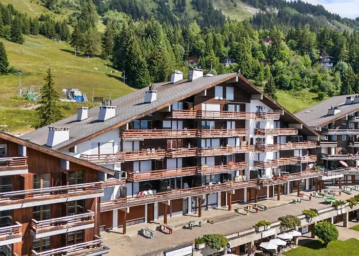 Saturne 603 Sur La Place Du Village A Apartment