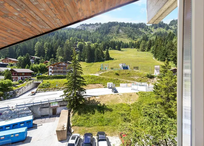 Saturne 603 Sur La Place Du Village A *